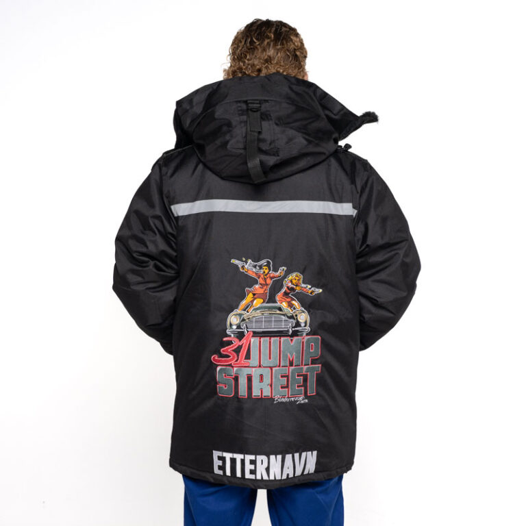 Model-X-parkas-til-russ-med-logo-II